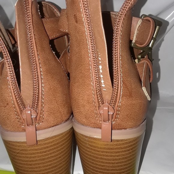 A Rider Girl brand Ankle boots with heels! Size 10 - Picture 3 of 7